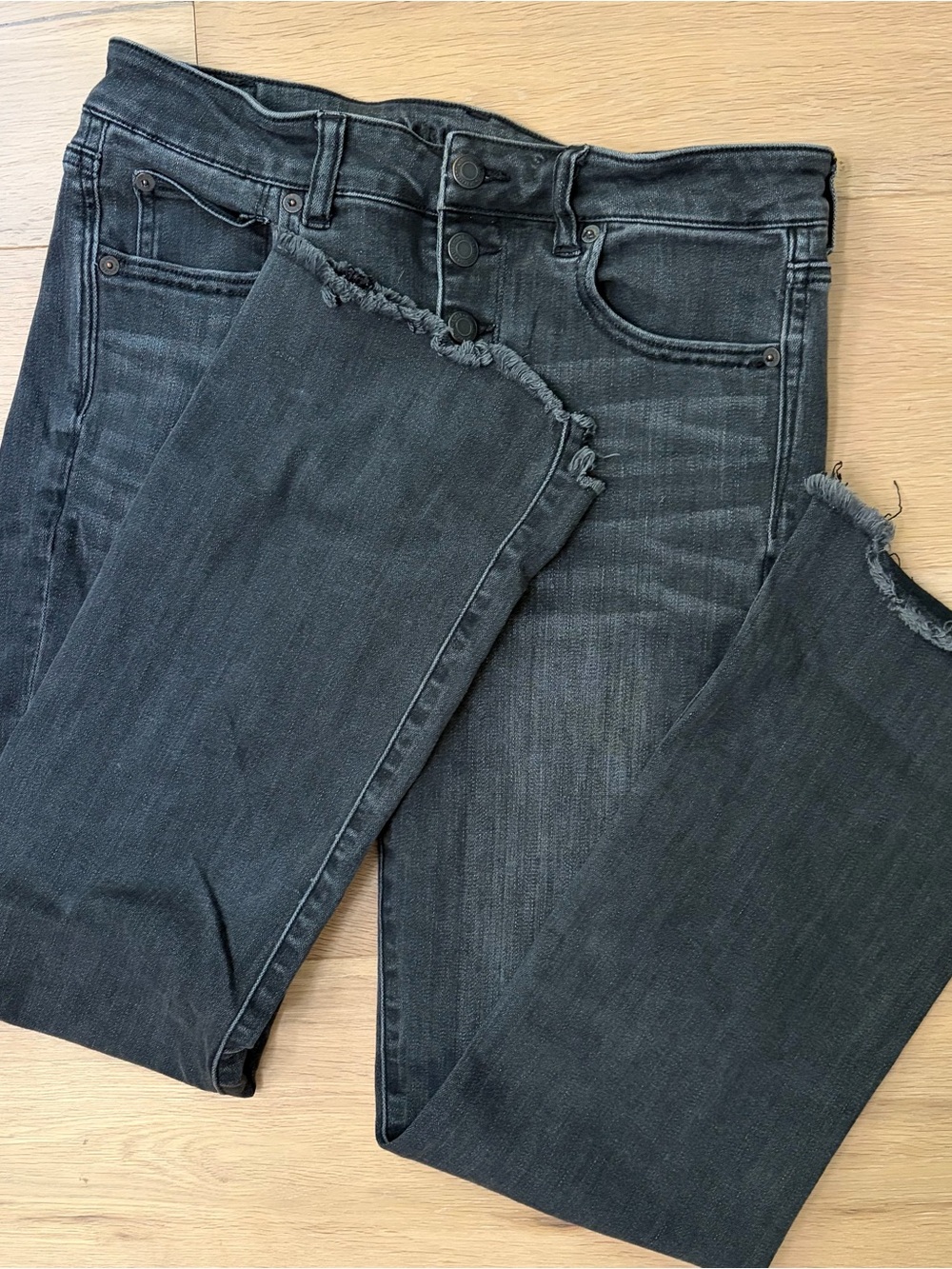 American Eagle Outfitters Black High-Rise Crop Flare Frayed-Hem Ankle Jeans